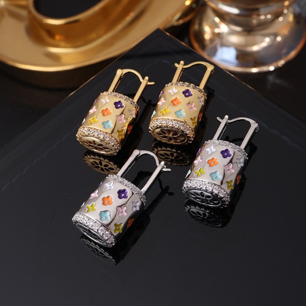 Women Bags Chanel - กระเป๋าถือสตรีรุ่นใหม่ปี 2026 พร้อมต่างหูที่ไม่ก่อให้เกิดอาการแพ้ สไตล์ชาแนลสุดหรูระดับไฮเอนด์ เหมาะสำหรับชุดราตรี